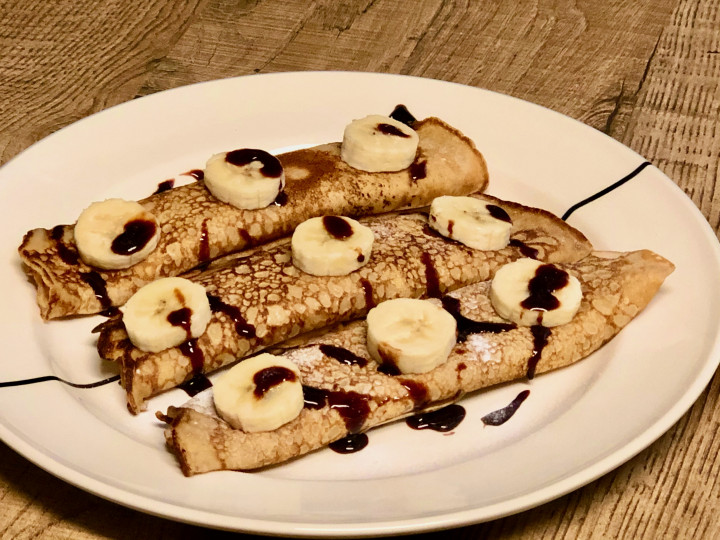 traditional whole wheat pancakes

Traditional whole wheat pancakes are a beloved classic meal in any family. Here I finished them with bananas, date syrup and icing sugar.

#pancakes #wholewheat
surprising.recipes/2020/04/07/tra…