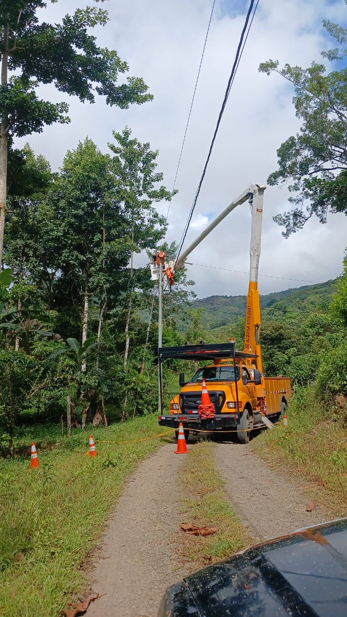 OficinaE_Rural's tweet photo. Hoy estamos interconectando a la red eléctrica nacional, la comunidad de PALMILLA.
Contrato 004-PAUE-2022 realizado con fondos @el_BID Chiguiri arriba. Distrito de Penonomé.
1.6km de linea.
18 hogares beneficiados.
Monto: 899,319.27
Contratista: Eléctrica del Oeste S.A ❤️🇵🇦 https://t.co/os1KYgti4X