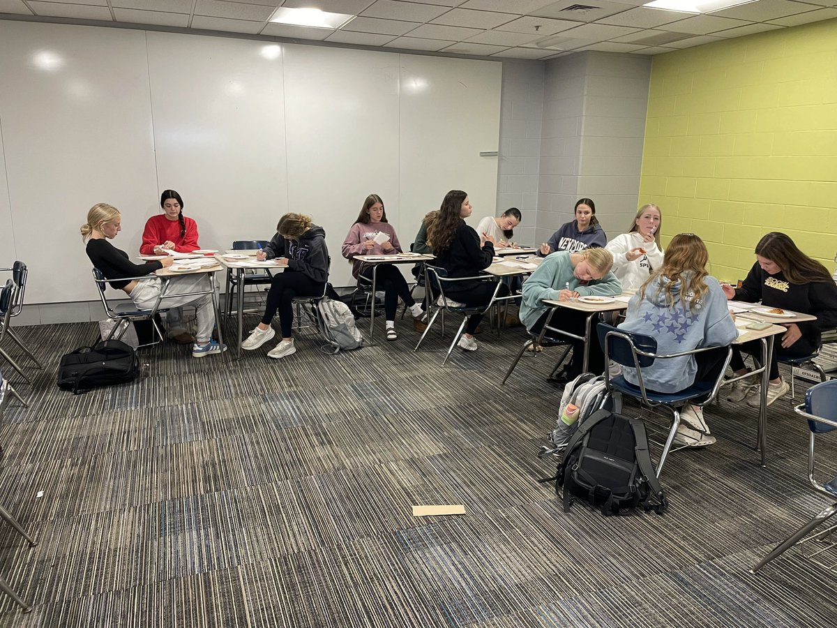 Erin Moore tweet media