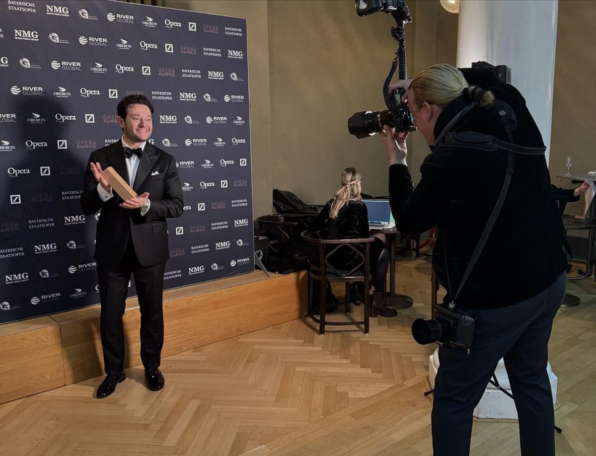 ¡Felicitamos al tenor mexicano
<a href="/ArturoChaconC/">Arturo Chacón-Cruz</a>, quien hoy recibió el Premio de los Lectores del #InternationalOperaAwards! 
¡Fue un gusto escucharlo en el gran concierto que brindó en días recientes en el #FestivalCulturaUNAM! 🙏
¡Enhorabuena, maestro! 👏

📷FB Arturo Chacón-Cruz
