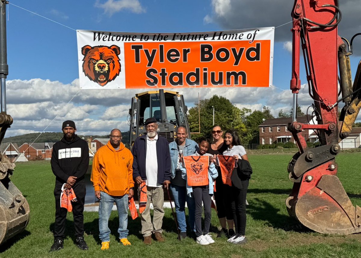 CCSDathletes's tweet photo. As for now Titan Up and Let’s Go Bears!” Tyler could not attend due to his schedule but his mother and family attended on his behalf! @boutdat_23 @Clairtonschool @Titans @WPIAL_Insider https://t.co/P0mW67ck2e