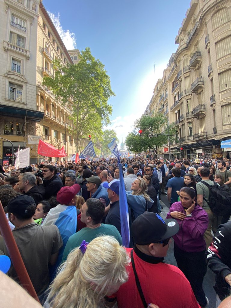 Universidad Pública, Gratuita y Federal. 
#MarchaFederalUniversitaria