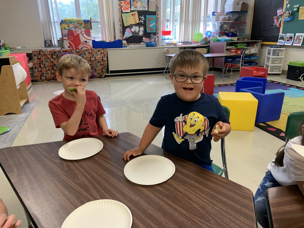 MsGabbyG tweet media