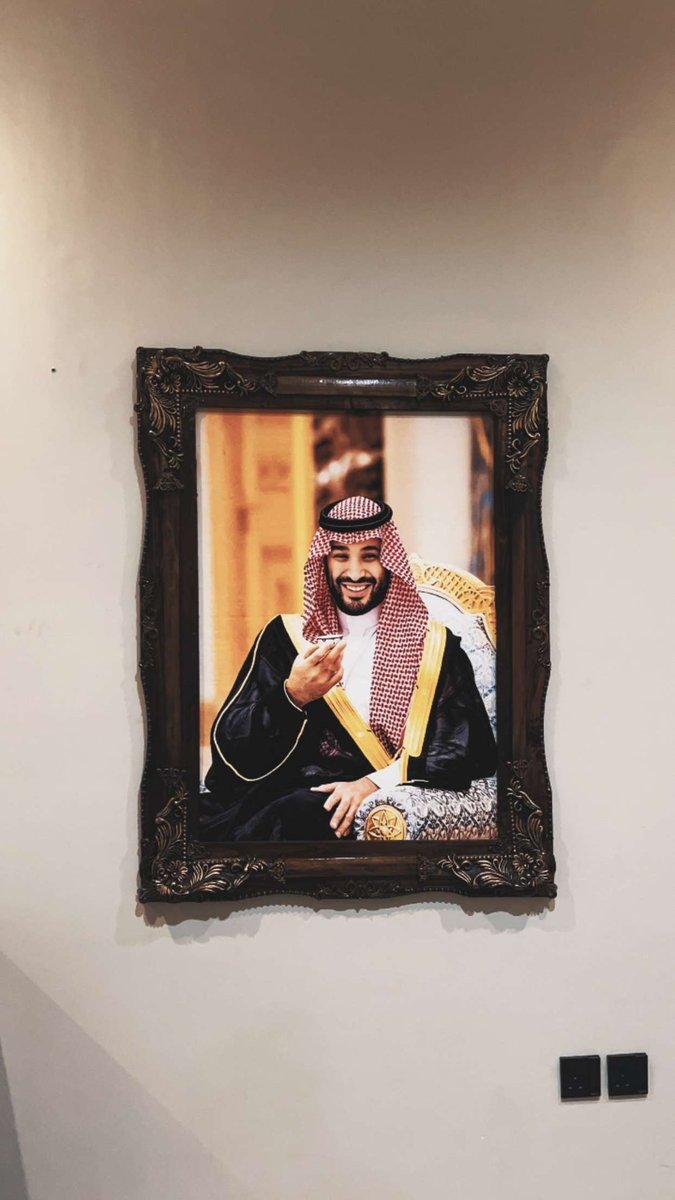 لوحة جميلة لسمو سيدي ولي العهد  لقيتها صدفة في احد المحلات التجاريه وعجبتني جداً خصوصاً وأنها كصورة جديدة في لوحة جدارية❤️
.

#ولي_العهد #محمد_بن_سلمان  #الرياض #riyadh