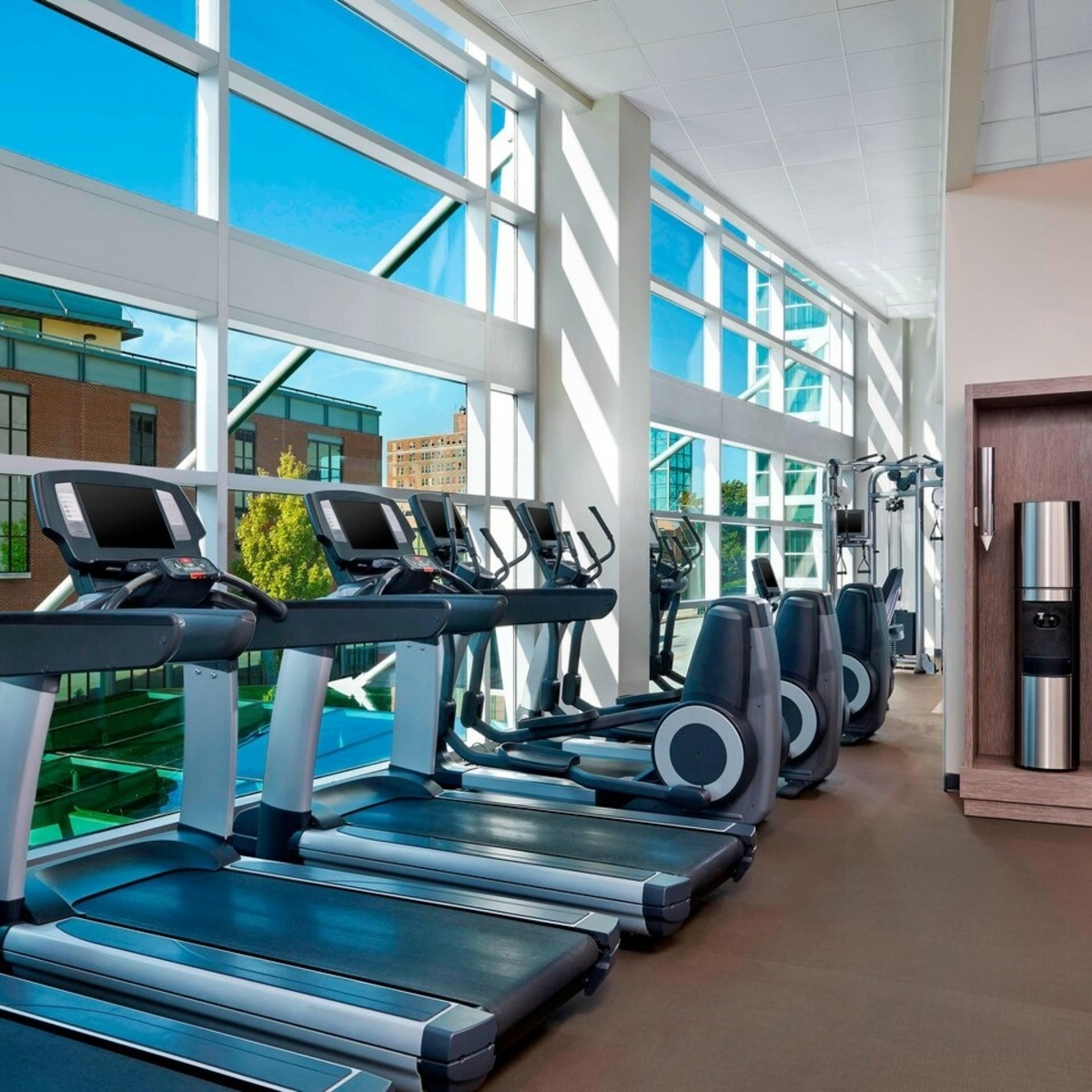 Whether you're a #fitness enthusiast or just looking to stay active while traveling, our fitness center offers a motivating setting to break a sweat and enjoy the stunning cityscape. Book your stay with us in #Memphis to experience a healthy view! 💪🌟  bit.ly/2GJeq74