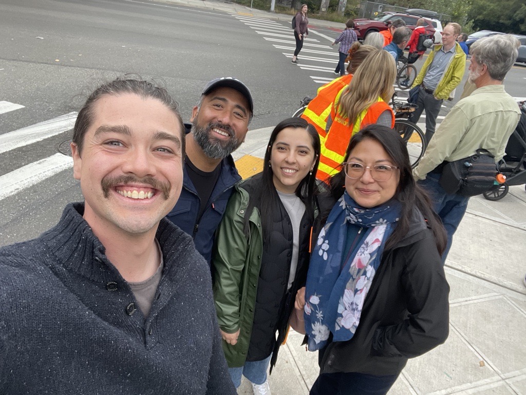 KingCountyMetro's tweet photo. It's day 3 of #WeekWithoutDriving! Let's check in to see how #TeamMetro is doing.
1️⃣ Our Community Engagement team gathered to stroll with Disability Rights Washington's Walking and Rolling Tour of Rainier Ave South. https://t.co/kJ2grNfRom