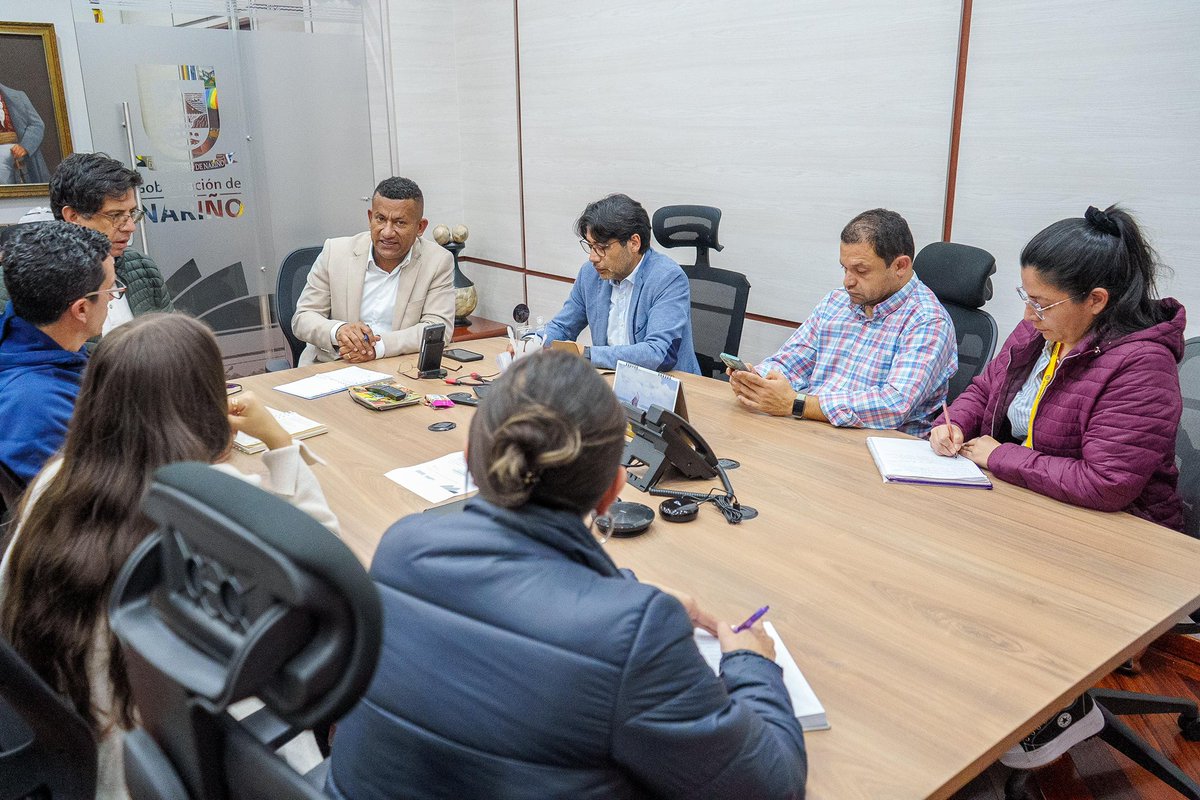 LuisAlfonsoEsc's tweet photo. Nos articulamos con la @UAcuerdoPaz para fortalecer proyectos productivos en #Nariño.

Con recursos ya asignados, identificaremos juntos las iniciativas que beneficiarán a las comunidades, con un enfoque especial en las víctimas y firmantes de paz, impulsando el desarrollo productivo y consolidando la paz en nuestro territorio.