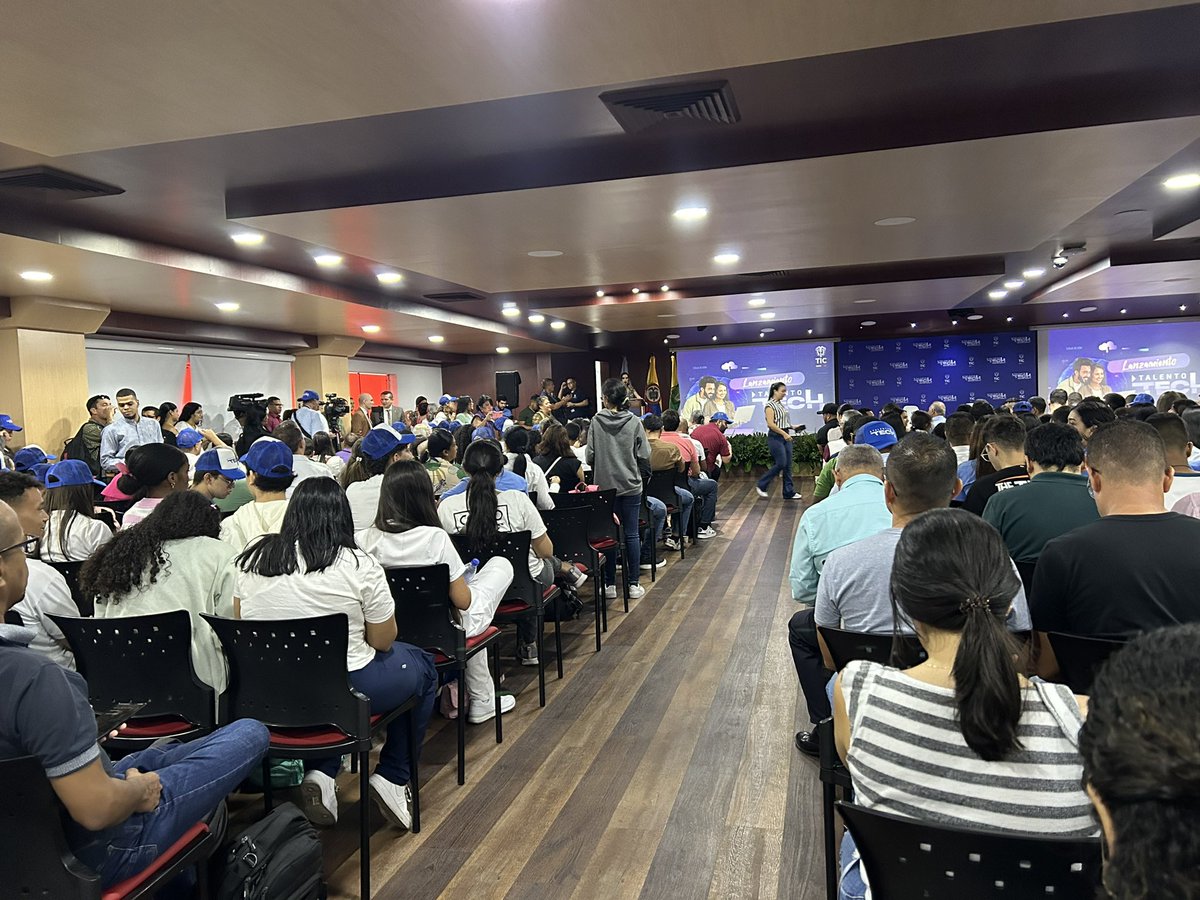 usantiagodecali's tweet image. 🌟 Nuestra Seccional Palmira es sede del Lanzamiento del programa “Talento Tech” del @TalentoDigCol donde se exponen los programas de interés de esta apuesta y que importancia tienen para nuestros Santiaguinos 💙

#usc #talentotech #tecnologia