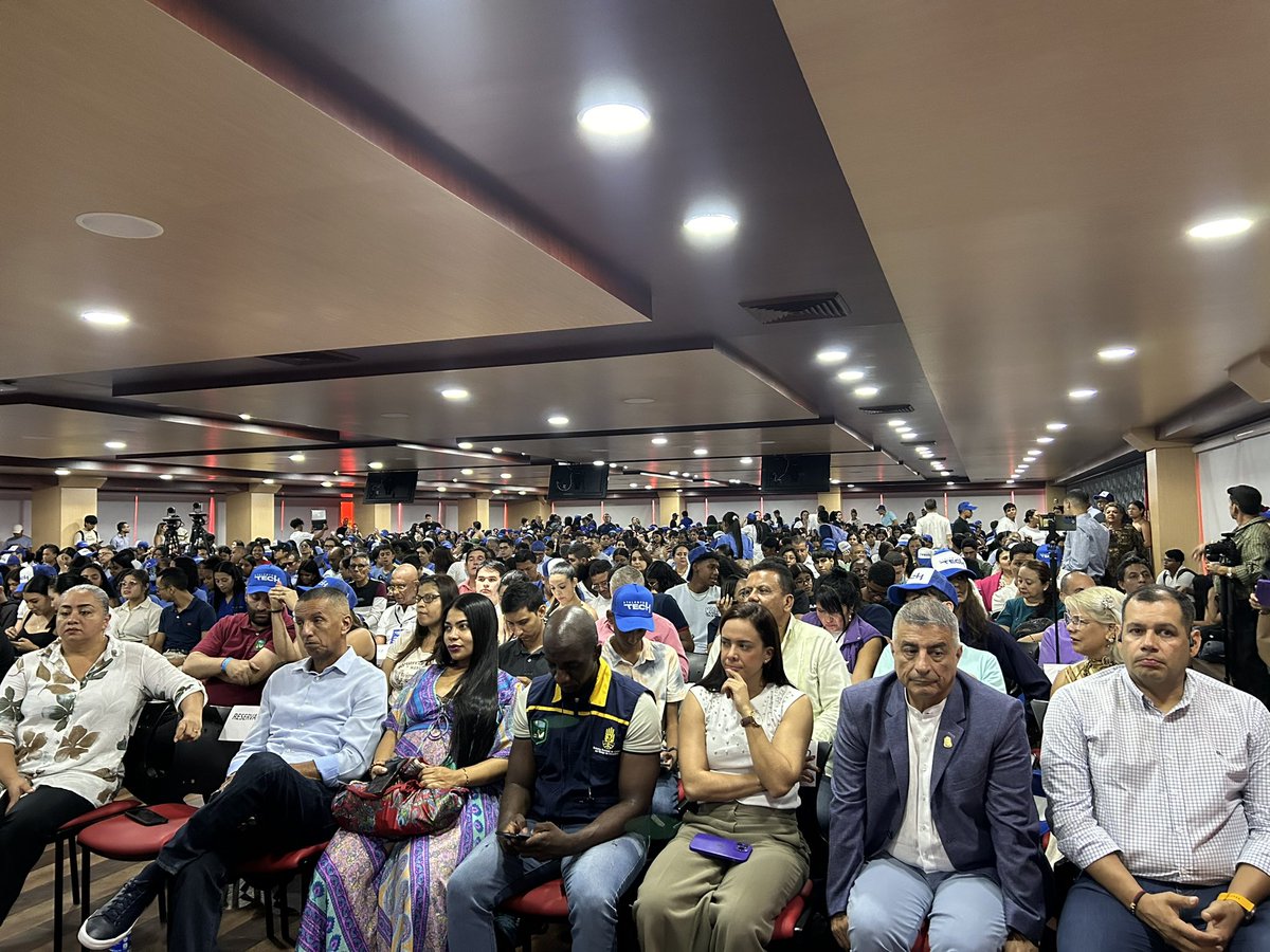 usantiagodecali's tweet image. 🌟 Nuestra Seccional Palmira es sede del Lanzamiento del programa “Talento Tech” del @TalentoDigCol donde se exponen los programas de interés de esta apuesta y que importancia tienen para nuestros Santiaguinos 💙

#usc #talentotech #tecnologia