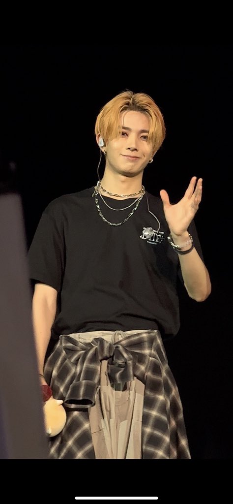 elsaaa682's tweet photo. Lee Heeseung🔥
#FATEPLUS_IN_JAKARTA #FATEPLUS #ENHYPEN #LEE_HEESEUNG #HEESEUNG #이희승 https://t.co/iKOT9nr3cO
