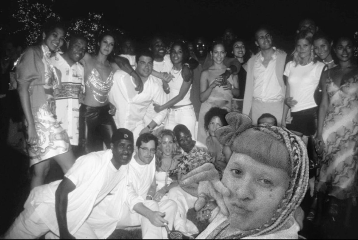 liodtw's tweet image. she knows, she knows...