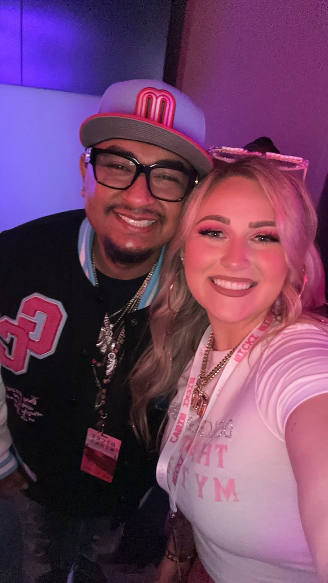 maddikay_'s tweet photo. #GagCityStLouis we in there Queen!!! 🤪🩷✈️  @NICKIMINAJ @celebslovenicki https://t.co/mcTR4cUJeq