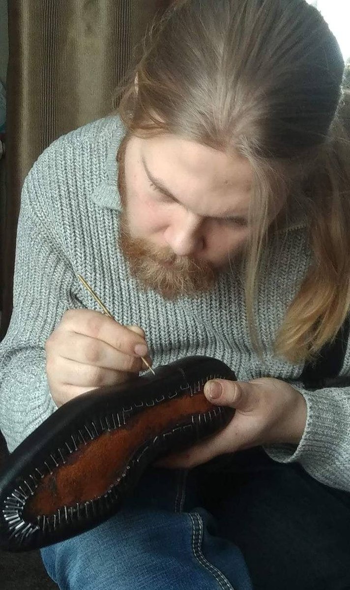 GLesyao's tweet photo. Николай Колин.
Обувных дел мастер. Политзэк.
Шил обувь на заказ, побеждал в профессиональных соревнованиях. Очень любил свою работу. Выступал против войны. 
Николая обвинили в перечислении 10 тыс. руб. РДК и приговорили к 14 годам. 
Николаю Колину нужна помощь с оплатой адвоката. https://t.co/wxm3Z8eWRq