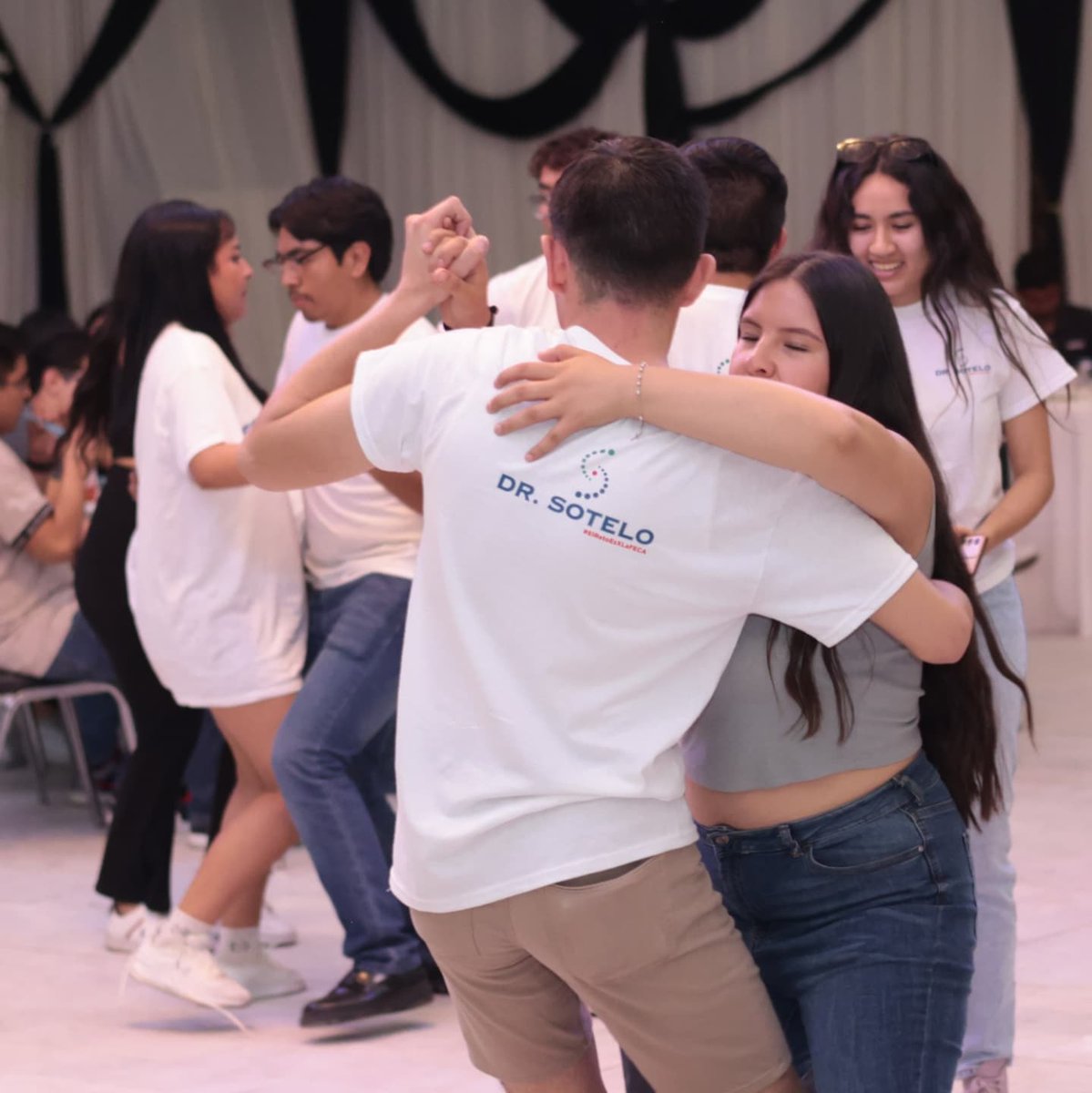 JesusSotelo84's tweet photo. 🎉¡Esta ha sido una gran fiesta de arranque de campaña!🎉

Gracias a todos los que nos acompañaron en este gran evento, compartiendo música, risas y sobre todo, el compromiso por transformar la #FECA. ¡Ahora estamos más motivados que nunca para lograr el reto!💪

#ElRetoEsXlaFECA https://t.co/4HTDv4AOBa