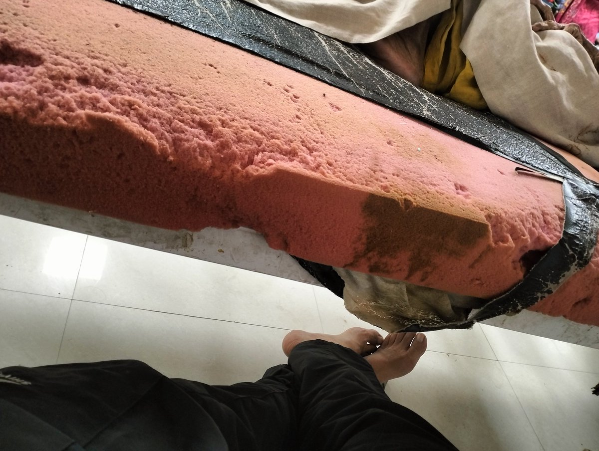 AldSaurabh's tweet photo. कितनों मरीजों को discharge करके खुद discharge की उम्मीद में 
जनरल वार्ड SRN prayagraj के बेड @srnprayagraj @prayagraj @UPGovt @NMC_IND https://t.co/Fa52gvAnWN