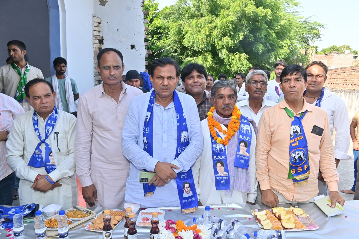 Surenderbsp's tweet photo. साहुपुरा खादर में भी लोगों ने अपनी पुरानी पार्टियों को छोड़कर बसपा को अपना समर्थन दिया। उन्होंने बसपा की विचारधारा और ईमानदारी को समझते हुए पार्टी में शामिल होने का फैसला किया। गांव वालों का प्यार और समर्थन हमें मिला है, और हम उनके विश्वास को कभी टूटने नहीं देंगे। https://t.co/oR9ezWLHeG