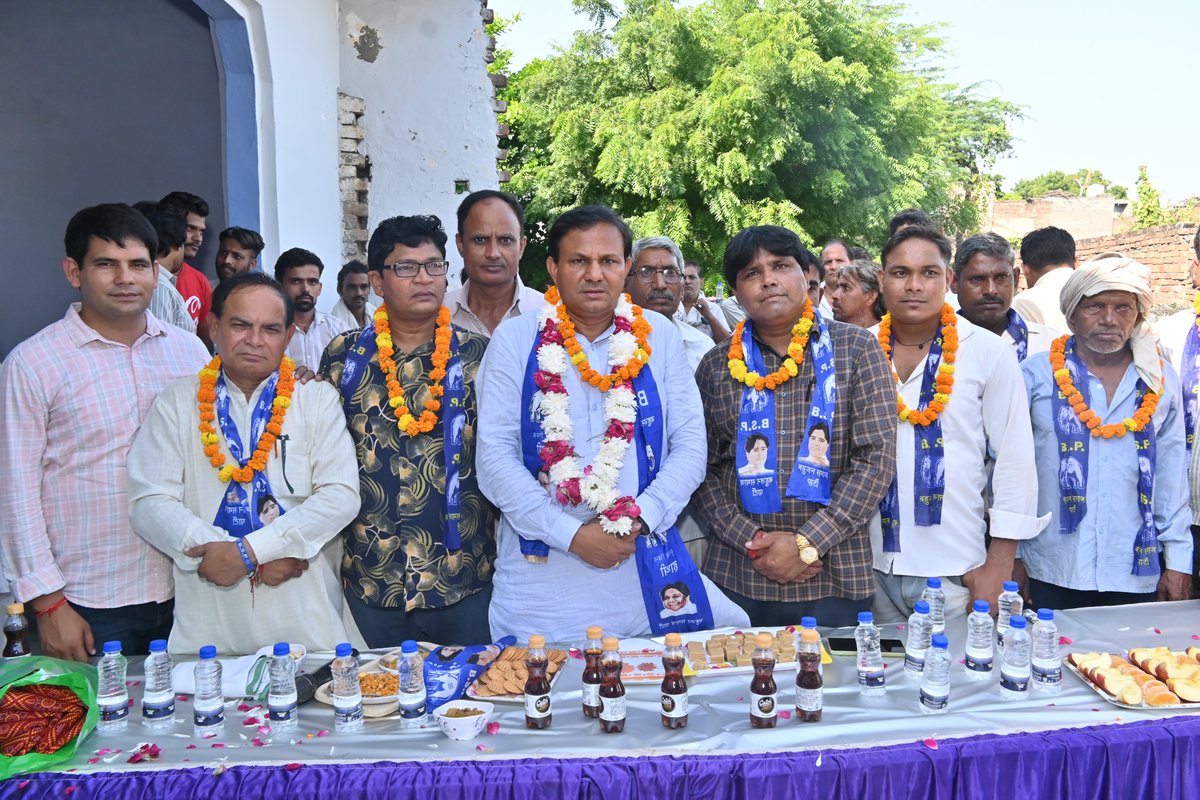 Surenderbsp's tweet photo. साहुपुरा खादर में भी लोगों ने अपनी पुरानी पार्टियों को छोड़कर बसपा को अपना समर्थन दिया। उन्होंने बसपा की विचारधारा और ईमानदारी को समझते हुए पार्टी में शामिल होने का फैसला किया। गांव वालों का प्यार और समर्थन हमें मिला है, और हम उनके विश्वास को कभी टूटने नहीं देंगे। https://t.co/oR9ezWLHeG