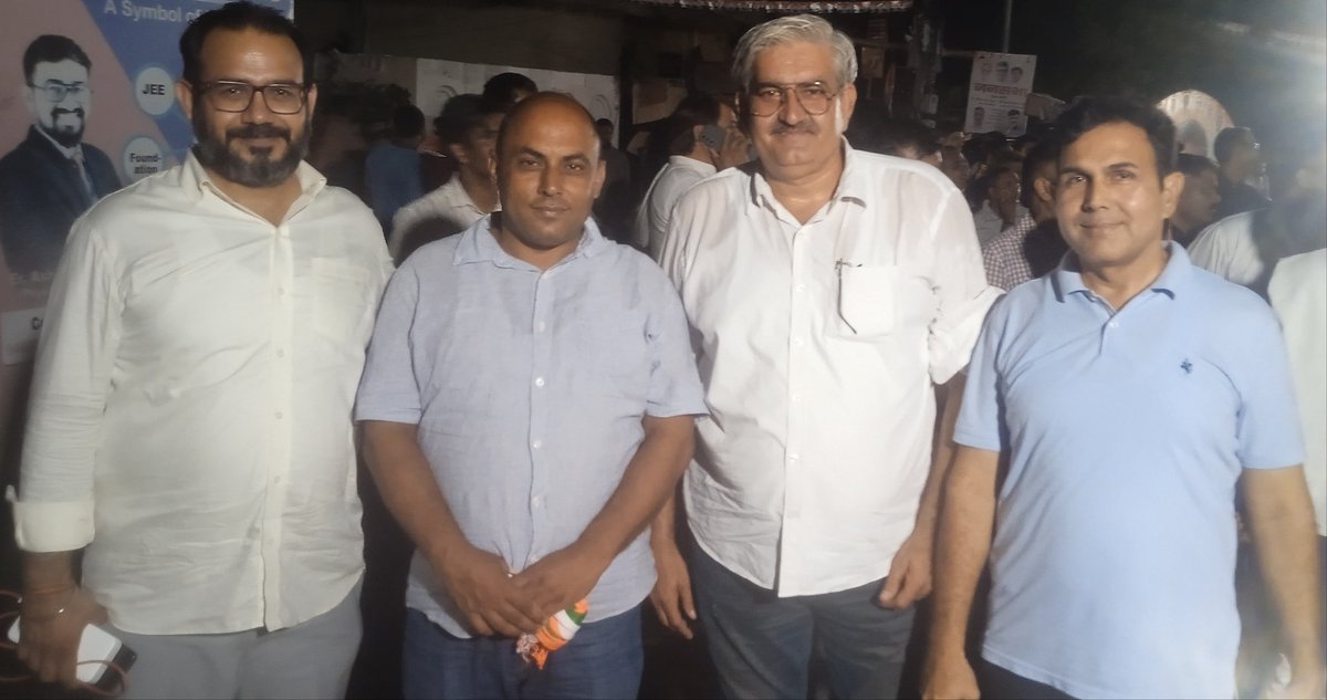 SurenderYuva's tweet photo. निष्पक्ष पत्रकारिता के मजबूत स्तंभ बड़े भाई धर्मेंद्र कंवारी जी से मिलने का सौभाग्य मिला। https://t.co/Az7i54qNwk