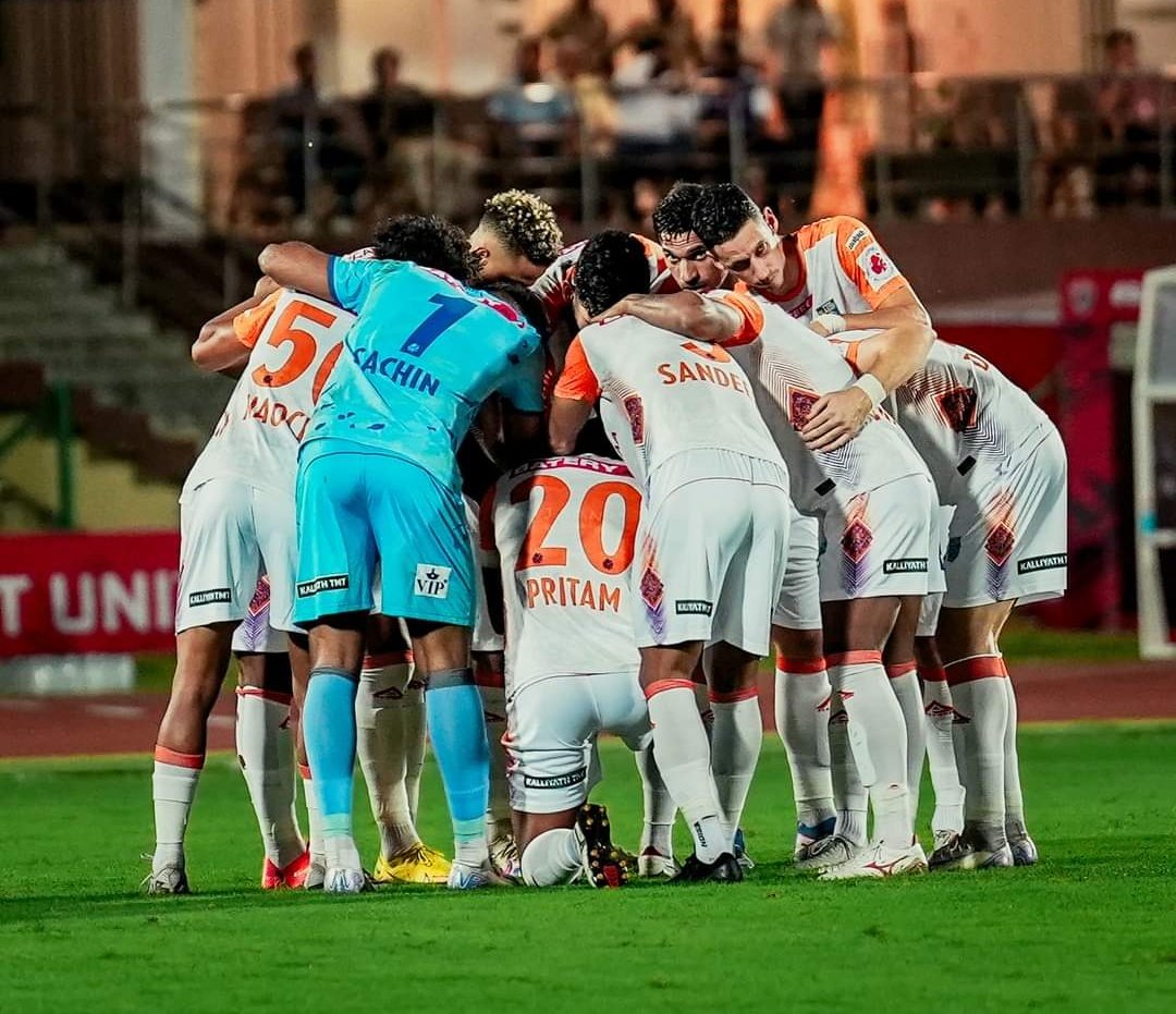 KeralaFootball's tweet image. Odisha FC vs Kerala Blasters 

Today 7.30 PM
Live on Sports 18, Jio Cinema 
#ISL #KFBC #KeralaFootball