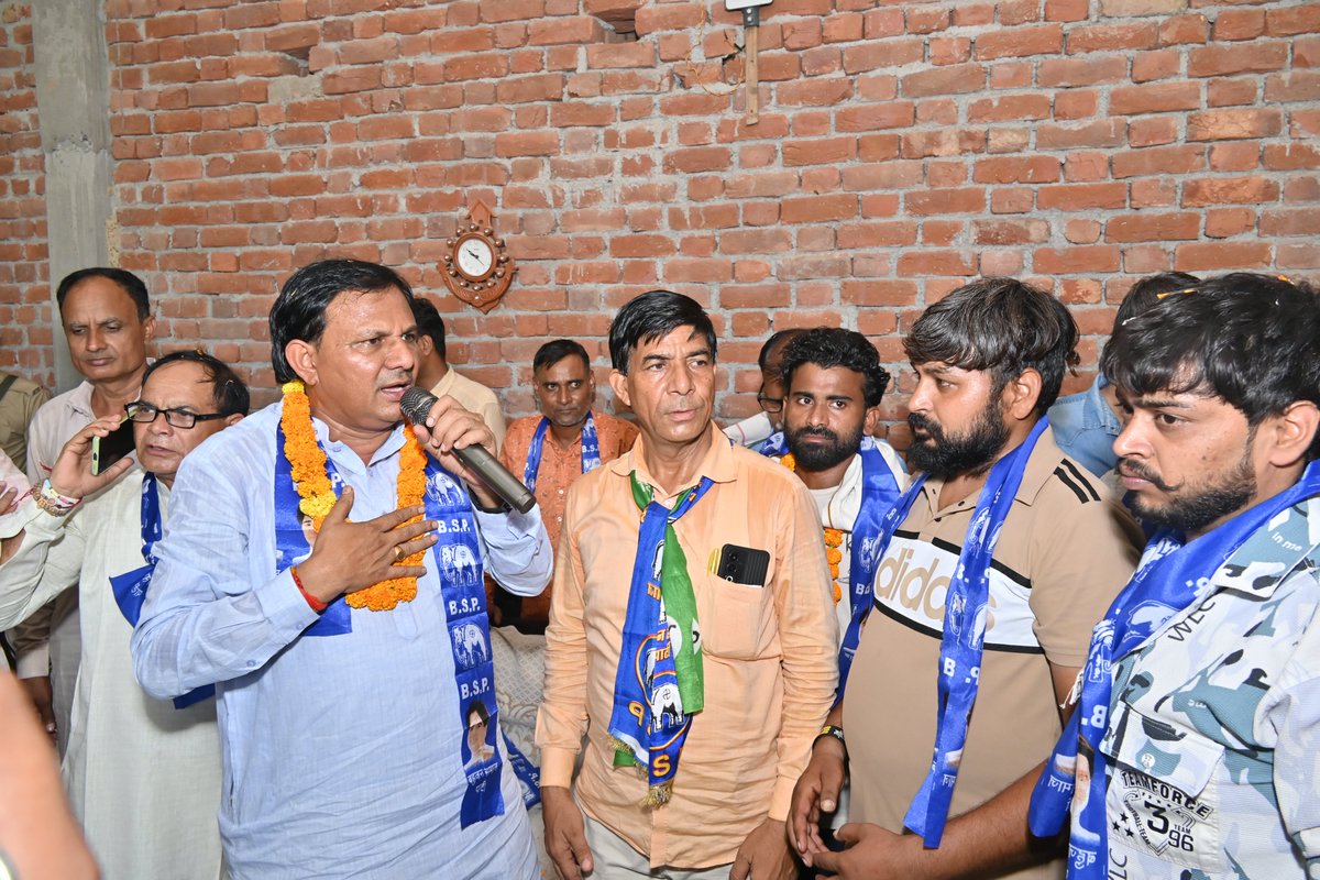 Surenderbsp's tweet photo. फतेहपुर बिल्लौच में भीम आर्मी ने खुलकर बसपा को अपना समर्थन दिया। भीम आर्मी के साथियों ने हाथ उठाकर बसपा के उम्मीदवार का जोरदार स्वागत किया और आगामी चुनावों में जीत दिलाने का संकल्प लिया। इस समर्थन से गांव में जोश और उत्साह की लहर दौड़ गई।

#भ्रष्टाचारमुक्तपृथला #गरीबीमुक्तपृथला https://t.co/6CFYZ24Kwi