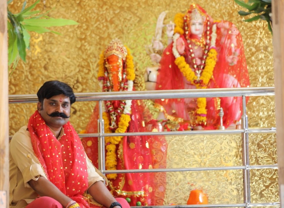 सर्वमङ्गलमाङ्गल्ये शिवे सर्वार्थसाधिके।
शरण्ये त्र्यम्बके गौरि नारायणि नमोऽस्तु ते॥

सभी भक्तों को आदिशक्ति माँ दुर्गा की उपासना के पावन महापर्व 'शारदीय नवरात्रि' की शुभकामनाएं
माँ भगवती हम सभी के जीवन को सुख-शांति समृद्धि व आरोग्यता से अभिसिंचित करें,यही प्रार्थना है।#नवरात्रि