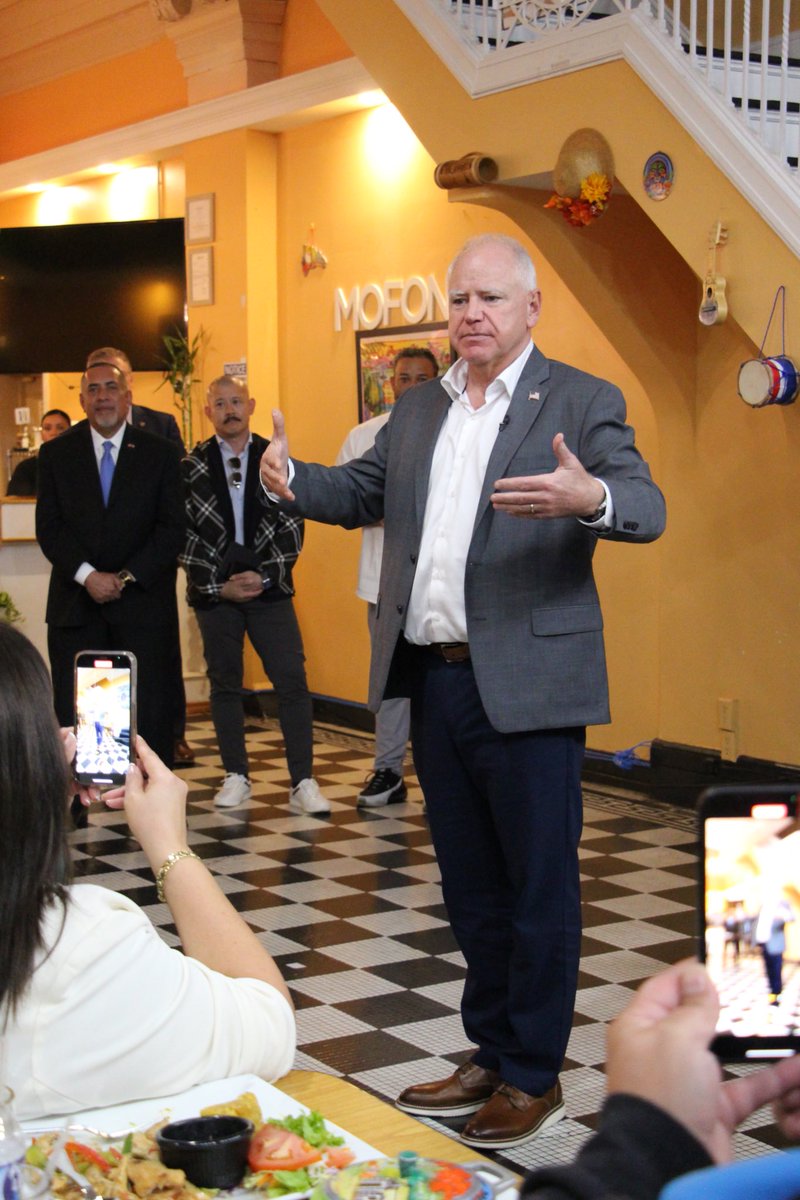 mmodi93's tweet image. .@Tim_Walz holding court with Latino community leaders in Reading, PA this evening not 24 hours after his winning debate performance.

The road to the White House runs through Pennsylvania and we’re working hard to earn every vote 🙌🏽