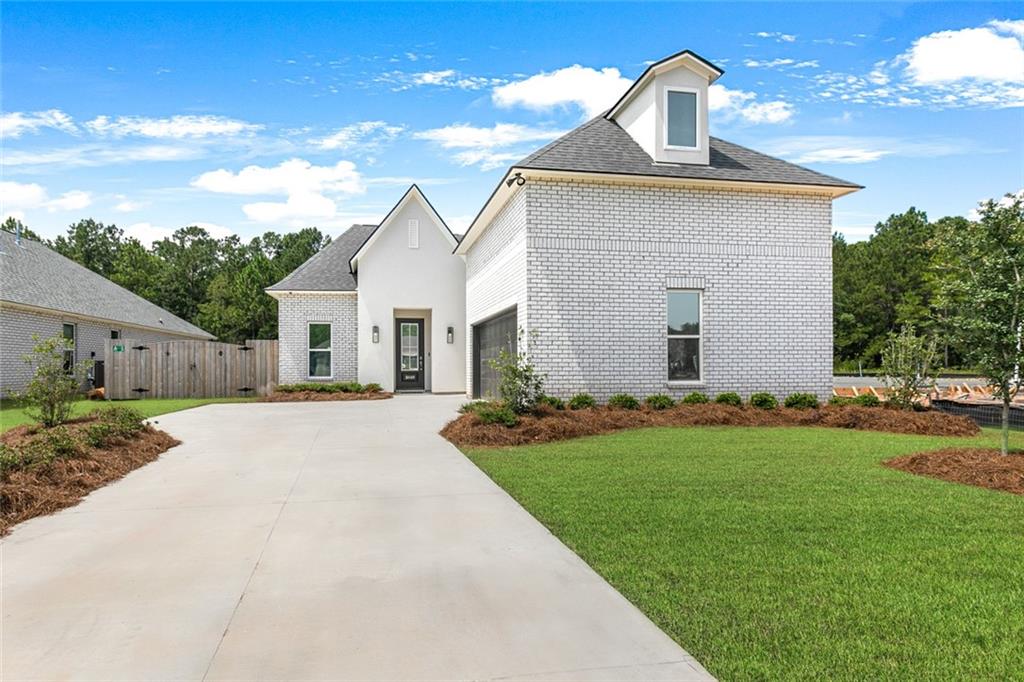 BedicoCreek's tweet image. Fall's coming soon - imagine spending time with friends &amp;amp; family in this gorgeous backyard! Tour this well-appointed #homeforsale at 5049 Scotts Bayou Lane - the #communityopenhouse is happening now! tinyurl.com/5049-scotts-ba…