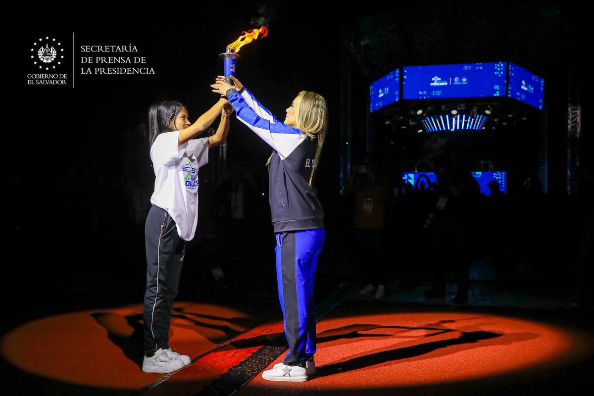 #Codicader2024 | La expatinadora Diana Platero recibe el fuego centroamericano en los XXI Juegos Codicader El Salvador 2024. #SecretaríaDePrensa