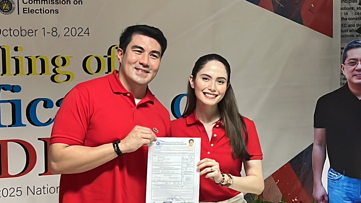 ABSCBNNews's tweet photo. Batangas 6th District Rep. Vilma Santos-Recto and sons Luis Manzano and Ryan Christian Santos-Recto filed their Certificates of Candidacy at the Comelec satellite office in Batangas Provincial Capitol this Thursday, October 3.

Santos-Recto will be running for governor of Batangas, while Manzano will be running for vice governor. Ryan Christian will be seeking to replace his mom as the province's 6th district representative.

They are accompanied by DOF Secretary Ralph Recto and actress Jessy Mendiola, wife of Luis Manzano. | via @mjfelipe #Halalan2025
