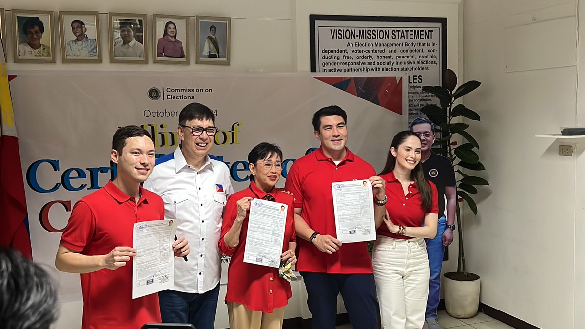 ABSCBNNews's tweet photo. Batangas 6th District Rep. Vilma Santos-Recto and sons Luis Manzano and Ryan Christian Santos-Recto filed their Certificates of Candidacy at the Comelec satellite office in Batangas Provincial Capitol this Thursday, October 3.

Santos-Recto will be running for governor of Batangas, while Manzano will be running for vice governor. Ryan Christian will be seeking to replace his mom as the province's 6th district representative.

They are accompanied by DOF Secretary Ralph Recto and actress Jessy Mendiola, wife of Luis Manzano. | via @mjfelipe #Halalan2025