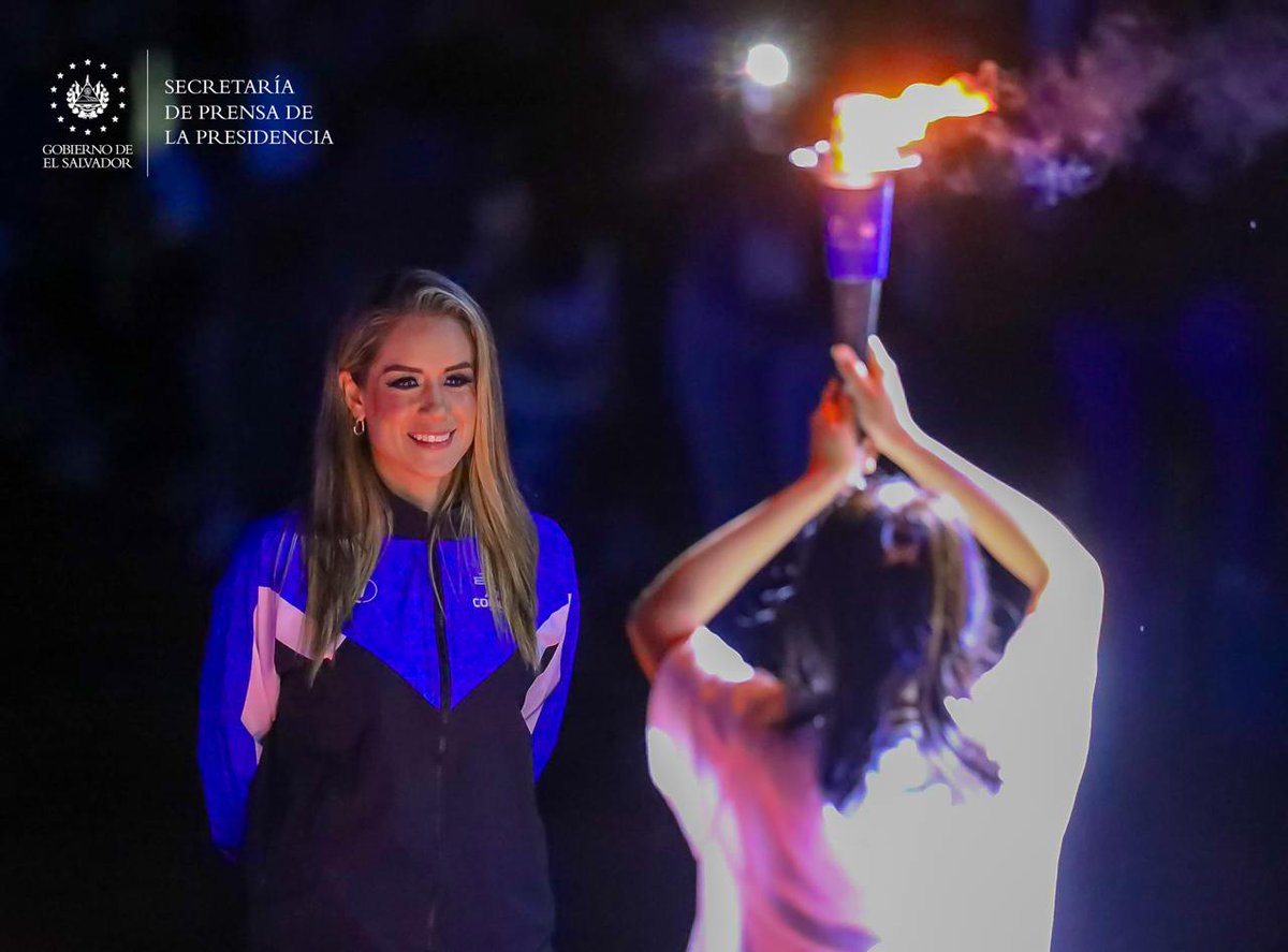#Codicader2024 | Doce años de carrera deportiva marcan un antes y un después para la atleta Diana Platero, quien esta noche porta el fuego centroamericano de los XXI Juegos Codicader El Salvador 2024. #SecretaríaDePrensa