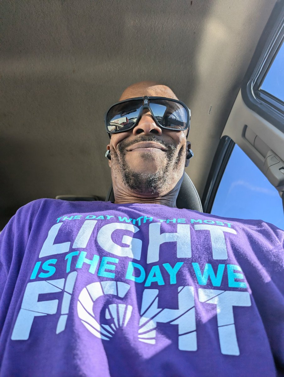 Th33network1's tweet photo. #endalz I got my swag. I'll be representing for awareness. It's a thing.
#thelongestday
#campainswag
#darealystreamer
#letmeshowyou
#twitchstreamer https://t.co/I2fJZqLzXT