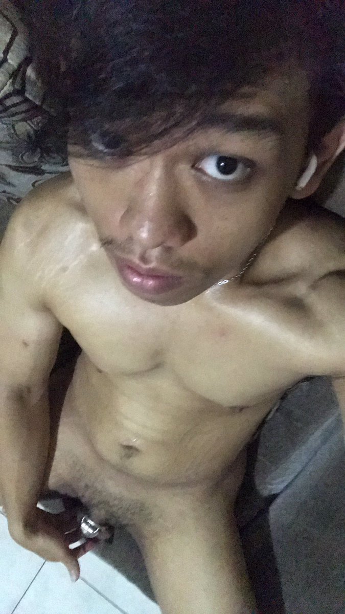nemu foto ini di laptop Abang🤯

kontolnya dikurung bangsatt, badan musclenya pajangan doang anj bikin malul