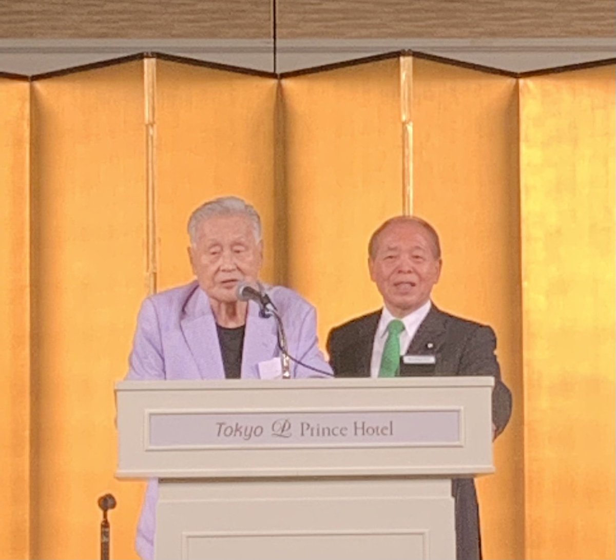 昨夜、東京プリンスホテルに於いて「鈴木宗男を叱咤激励する会」が開催