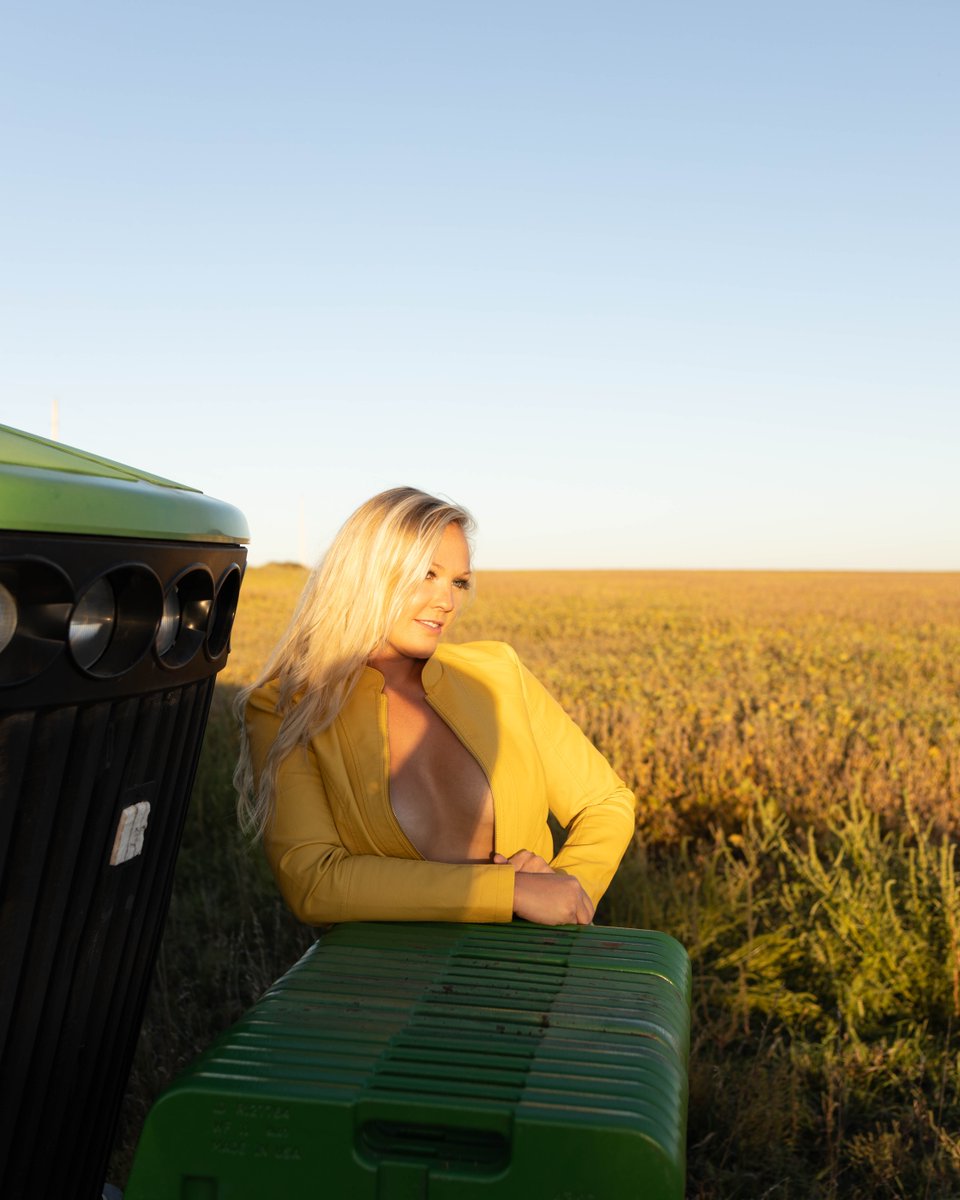 FemaleRancher's tweet photo. Head to https://t.co/Y87PwJ0d4p to see more photoshoots just like this! 📸✨ You won’t want to miss the latest looks and behind-the-scenes content. Check it out now! #PhotoshootFun #FarmChic #ExclusiveContent #RanchLife #FarmLife #CountryLiving #ModelLife #FarmVibes https://t.co/LMTB7gz8ys