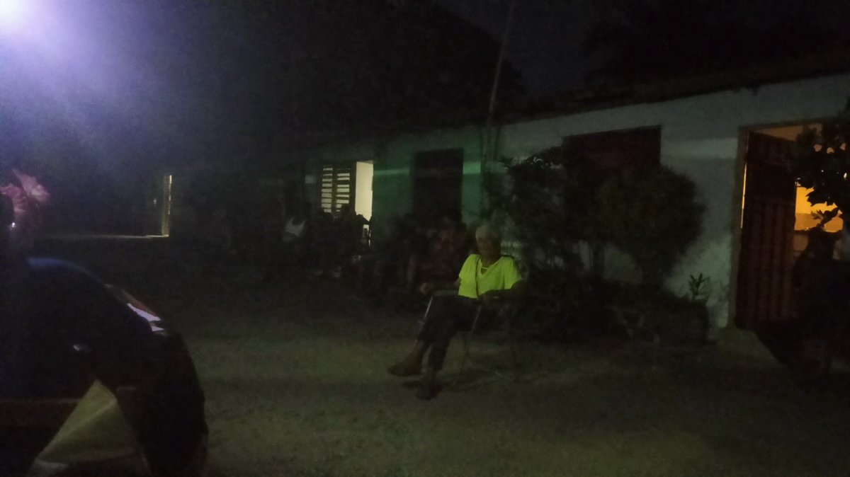 GEORGE80283962's tweet photo. #AnapSantiago:Participamos en el CDR 7 circunscripción 254 del Consejo Popular #Siboney en la rendición de cuenta,los electores reconocieron el trabajo realizado por su delegada,se debatió sobre la situación con el abasto del agua y los altos precios del transporte arrendado. https://t.co/yO2FfSJhom