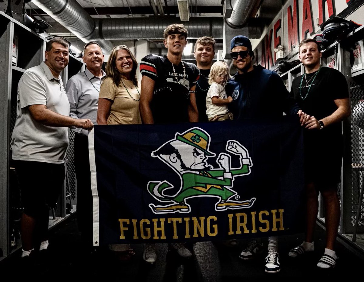NoahGrubbsQB's tweet photo. Irish Nation, WE Stand on BUSINESS
#GoIrish #COMMITTED ☘️ https://t.co/2RsxLWWIu4