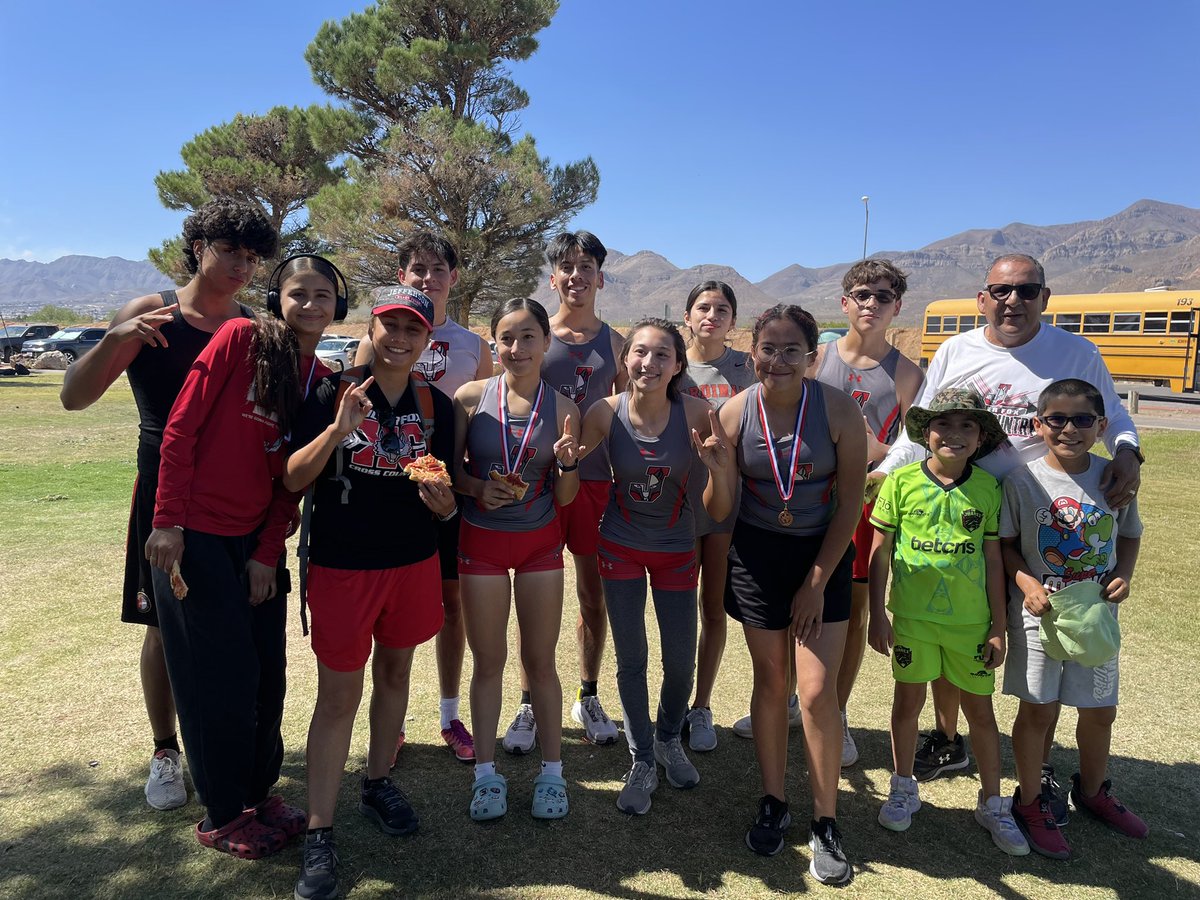 Foxes Cross Country at Skyline park today 
Girls came in 1-2-3 in Open!
🥇 🥈 🥉