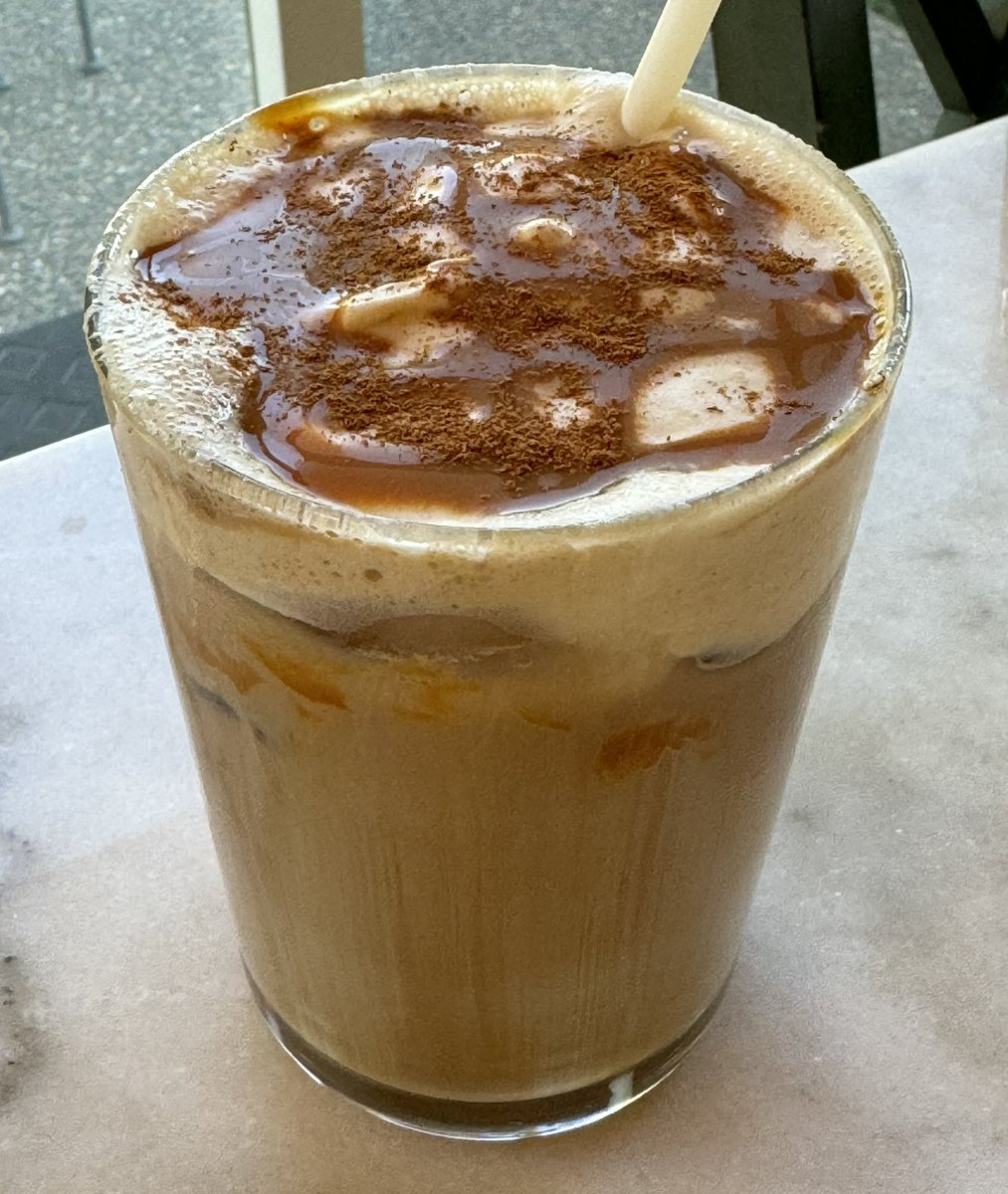 wetamanger's tweet photo. homemade apple pie syrup, double shot, elmhurst apple spice milk, cinnamon apple butter cold foam, dulce de leche drizzle, cinnamon dusting https://t.co/MvU9X7rBRQ