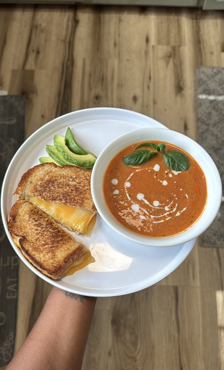 tieshatwo's tweet photo. My fall soup series is complete 🍁 ❤️

1. Lasagna soup 
2. Sausage tortellini soup 
3. Tomato basil soup 
4. Chicken enchilada soup https://t.co/9L4mvB4Lhr