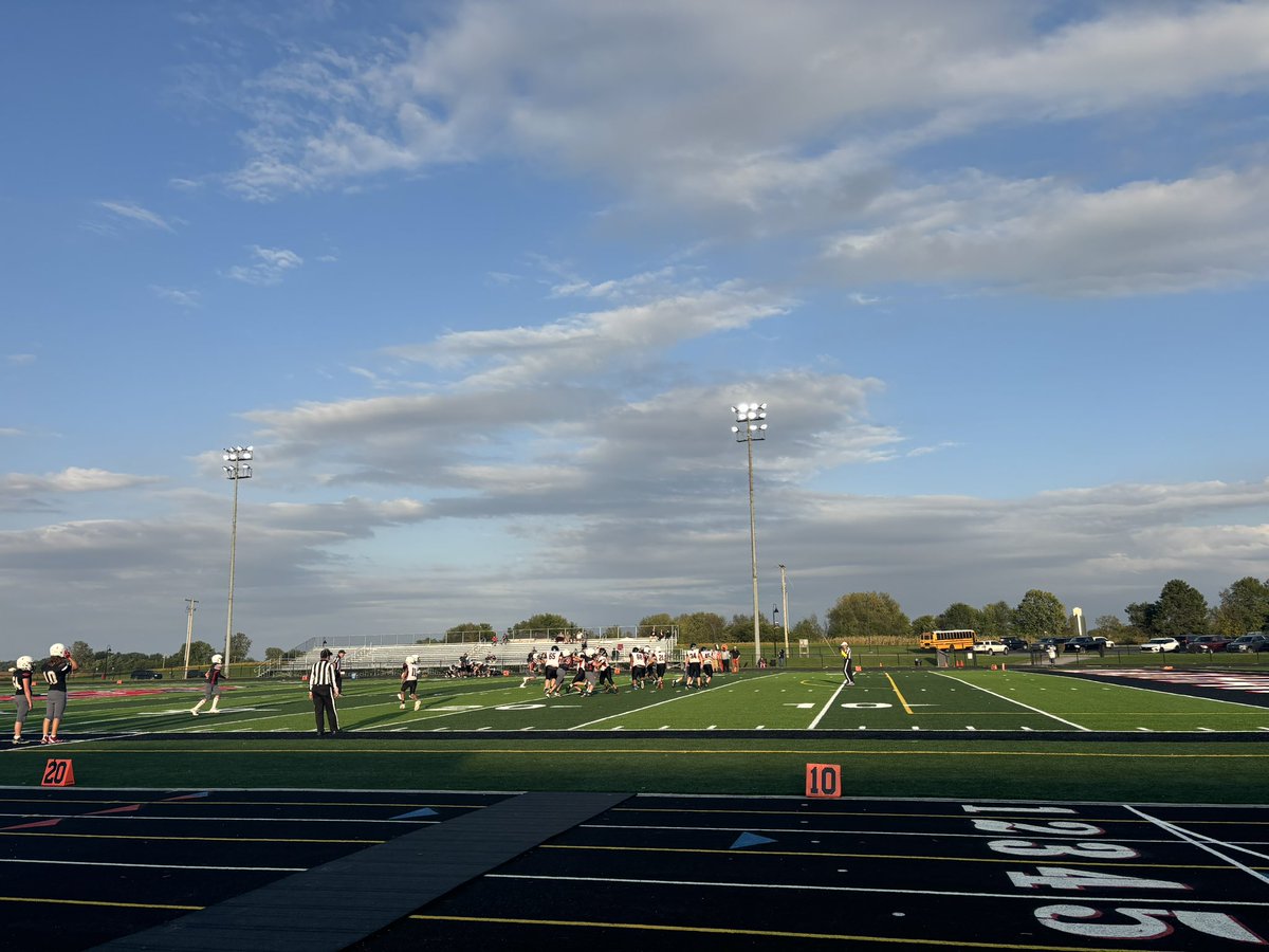 SMShawks's tweet photo. It was GREAT evening for Football and Cheer! Go Hawks!! https://t.co/9aPYDboCUi