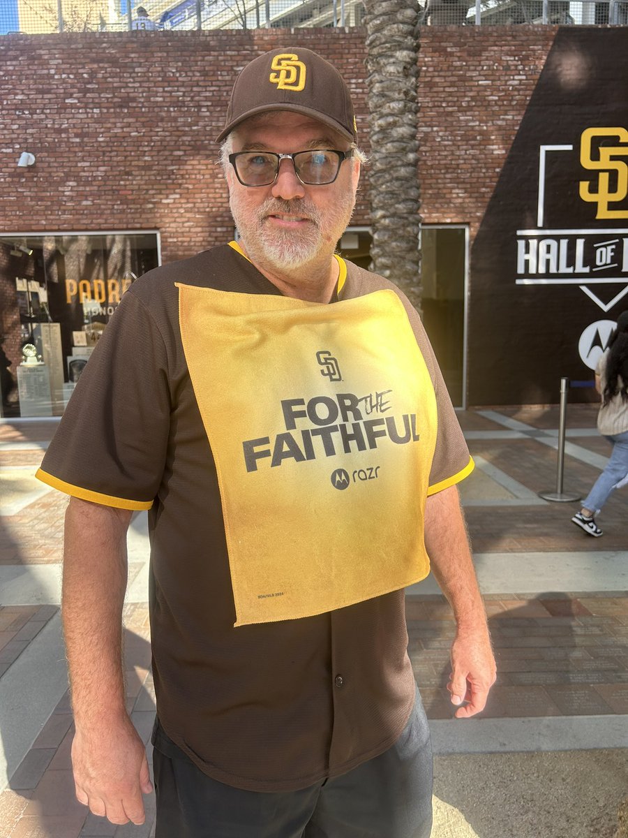 CastleByDesign's tweet image. Go Padres 💛🤎
#sdpadres
#forthefaithful
#FightForTheFaithful