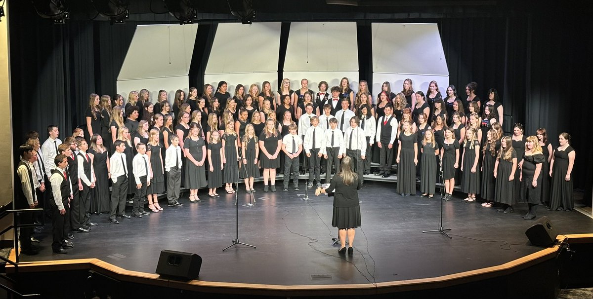 SMShawks's tweet photo. Bringing in the Fall season with our Choirs! #BlackhawkPRIDE https://t.co/SjBMHfEfwq