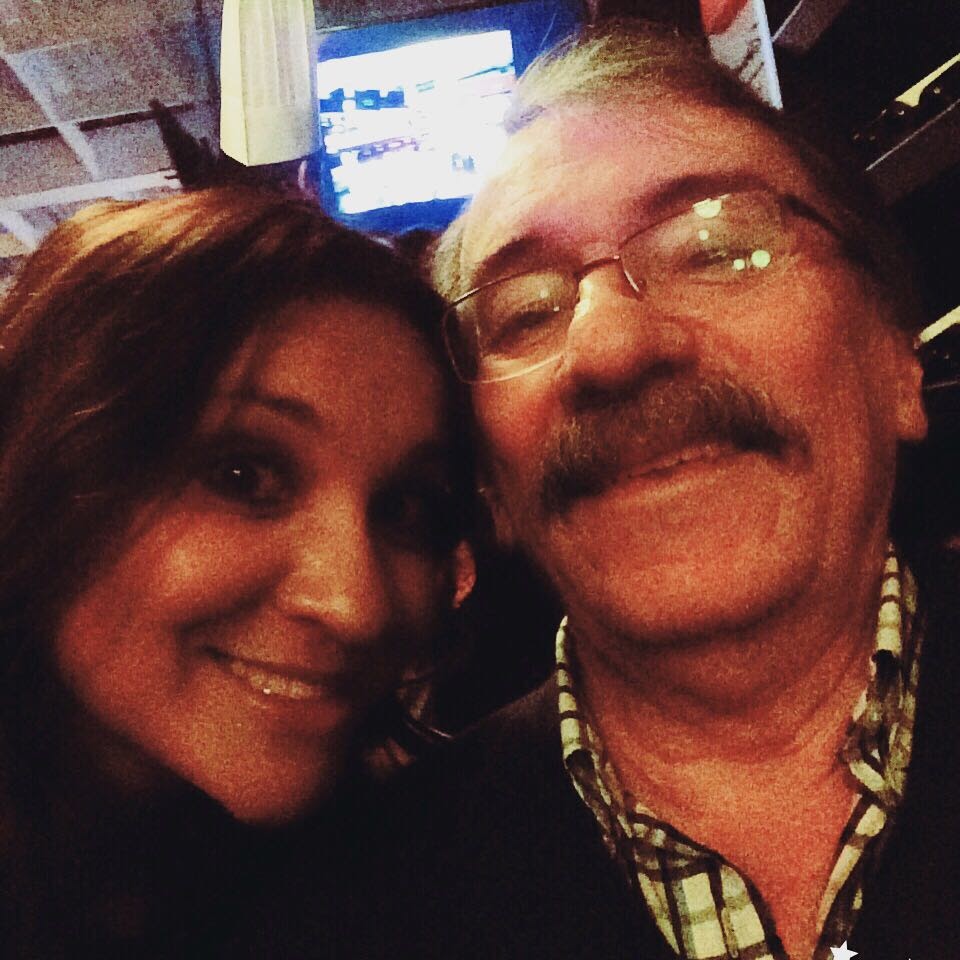 Lamento profundamente el fallecimiento del gran estadista <a href="/DonGuilleRuiz/">Guillermo Ruiz B.</a> , un gran conocedor de la historia del fútbol en Colombia, gran ser humano, tuve la fortuna de compartir tertulias futboleras con él, a Juan, a Dani, la mona y su hermosa esposa un abrazo fuerte