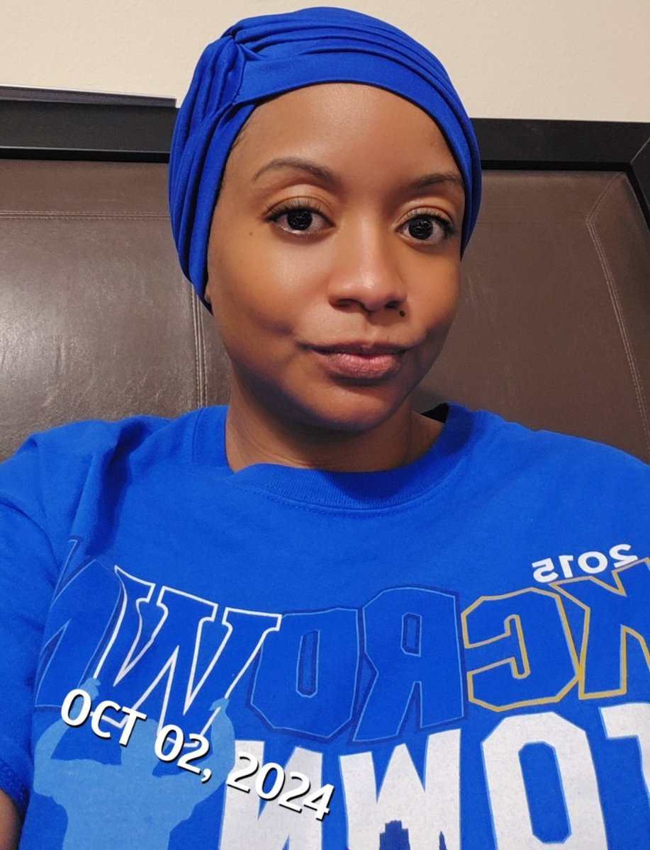 LaTriceM's tweet image. Pulled out my shirt from 2015! 
Royals win!!
#beroyal 
#royalarmy
#crowntown 
💙💙💙💙