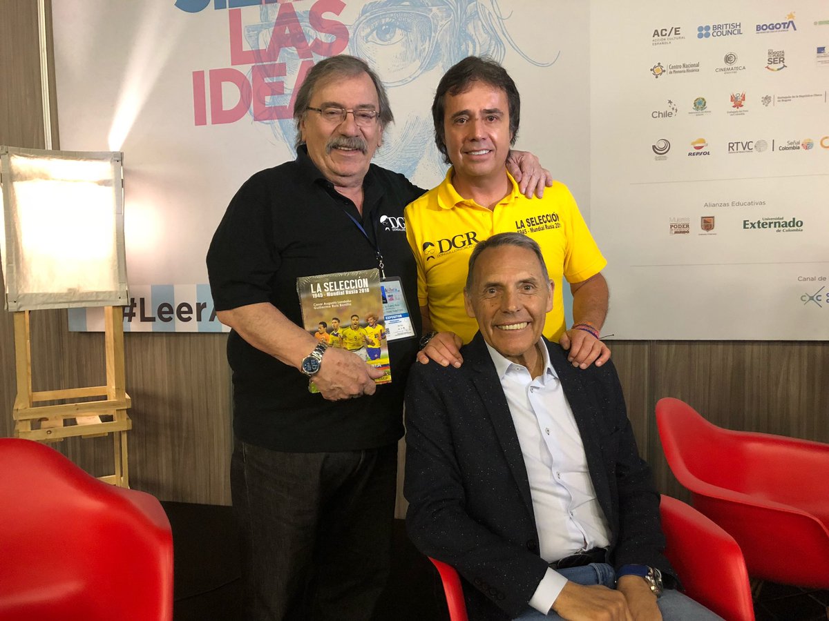 cesaralo's tweet photo. Que triste y que dolor tengo por la muerte de mi amigo Guillermo Ruiz Bonilla. Un gran hombre y padre, el mejor historiador del continente. Le dedicó su vida al fútbol, a las fotos y a los datos. Tuve el honor de escribir 2 libros con él, hizo 40. A su familia mi cariño eterno https://t.co/T3KW4WF5SH