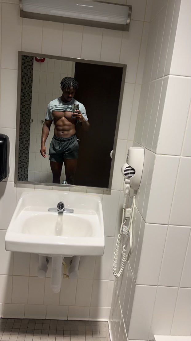 Comment Hi for a free nudie in ur DM