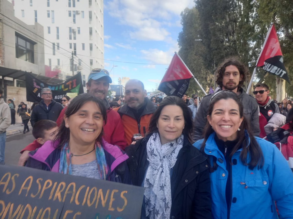 MarianH9120's tweet photo. En Puerto Madryn marchamos por la Educacion Publica #yomarcho #YoMarchoPorLaEDUCACIÓN #Unpsjb #fcnycs #sedeMadryn https://t.co/aWsNWWs3Z1