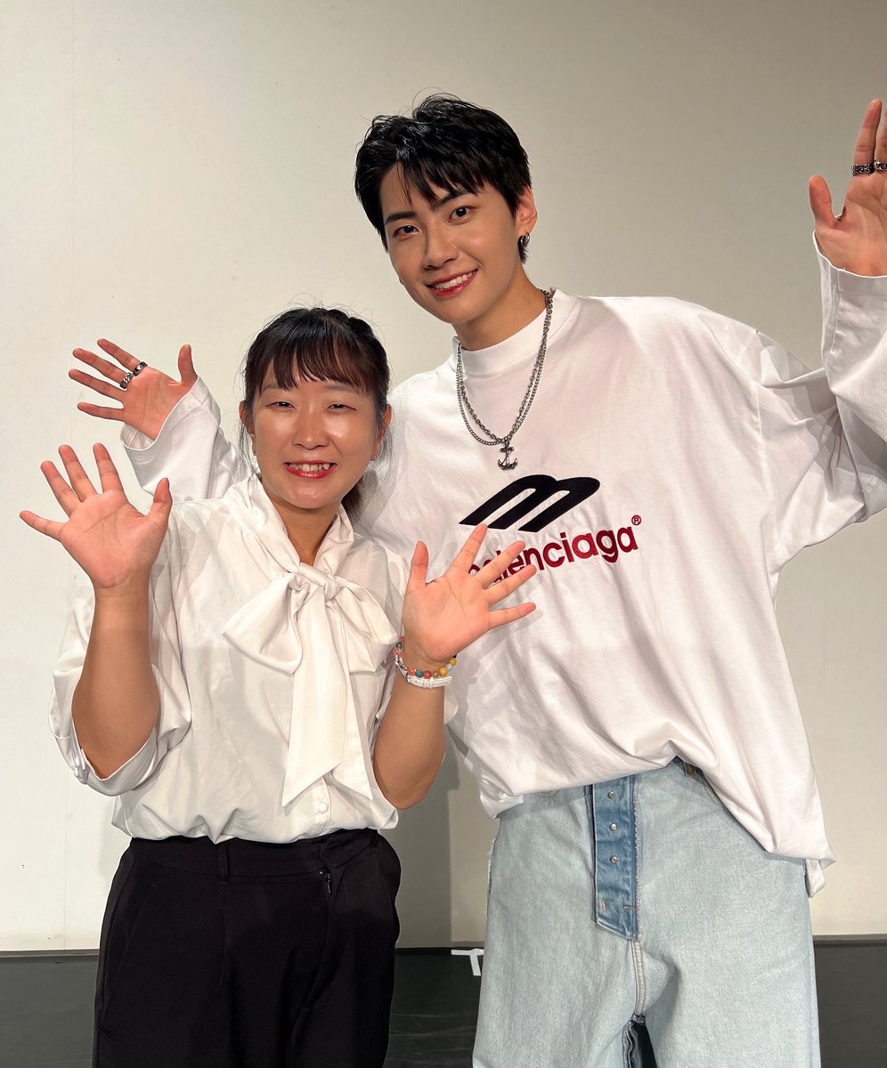 sweeteunji's tweet photo. 最近韓国のSNLの新しいクルーで入って大活躍中のイ・ジニョクさん！歌手としても、俳優としても活躍している方で、多彩でトーカも面白い✨とても色々な分野でセンスのある方だと改めて感じました！！！楽しい時間をカムサハムニダテンキュー！

「LEE JIN HYUK FANMEETING : JUNGLE IN JAPAN」

최근에 SNL 크루로 들어가서 많은 활약중인 이진혁님과! 가수로서도 배우로서도 여러 방면에서 활약중이시고, 다재다능하고 재밌는 분👍🏻✨ 토크에서도 그렇고 코너에서도 센스가 정말~ 장난 아니심🤩 

#leejinhyuk #이진혁 #イジニョク #イジンヒョク