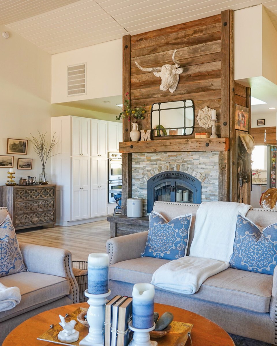 CAOutdoorProps's tweet photo. Escape into luxurious country living at Little Shasta River Ranch! 🌾✨ Take a peek inside this stunning custom 4-bedroom home, featuring vaulted ceilings, a cozy double-sided fireplace, and a bright, open kitchen perfect for gatherings. 

Learn More: https://t.co/kE6dulYnHT https://t.co/ERVH5DiWdx